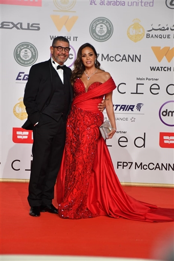 ثنائيات على السجادة الحمراء في حفل افتتاح مهرجان القاهرة السينمائي