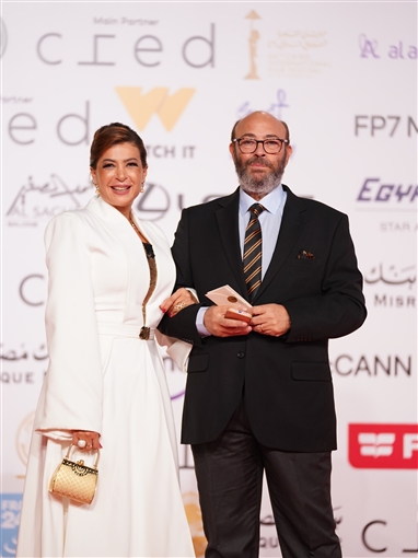 ثنائيات على السجادة الحمراء في حفل افتتاح مهرجان القاهرة السينمائي