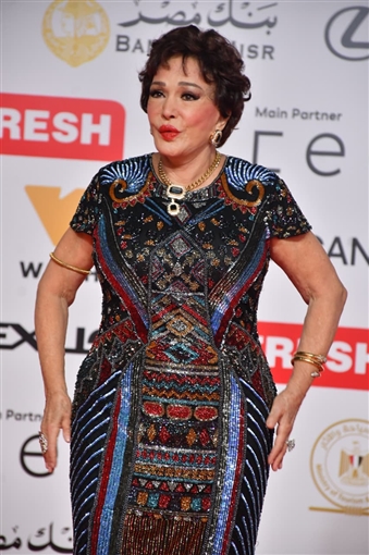 إطلالات فرعونية أنيقة على السجادة الحمراء في حفل افتتاح مهرجان القاهرة السينمائي 46