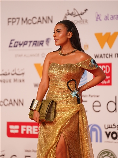 إطلالات فرعونية أنيقة على السجادة الحمراء في حفل افتتاح مهرجان القاهرة السينمائي 46