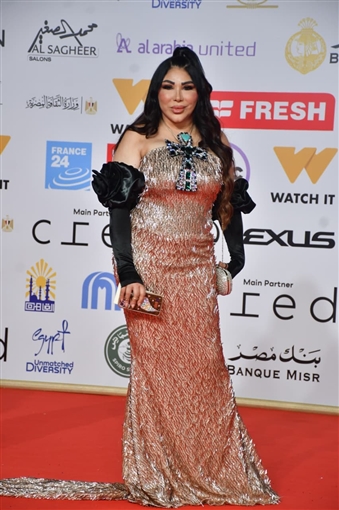 إطلالات فرعونية أنيقة على السجادة الحمراء في حفل افتتاح مهرجان القاهرة السينمائي 46