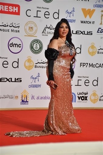 إطلالات فرعونية أنيقة على السجادة الحمراء في حفل افتتاح مهرجان القاهرة السينمائي 46