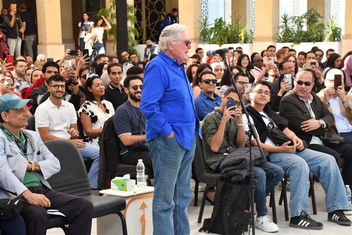 حسين فهمي ولبلبة وإلهام شاهين بين حضور ندوة محمد عبد العزيز في مهرجان القاهرة السينمائي