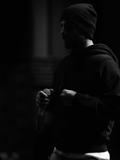 أحمد سعد يضع اللمسات الأخيرة قبل حفله في لندن بإطلالة كاجوال