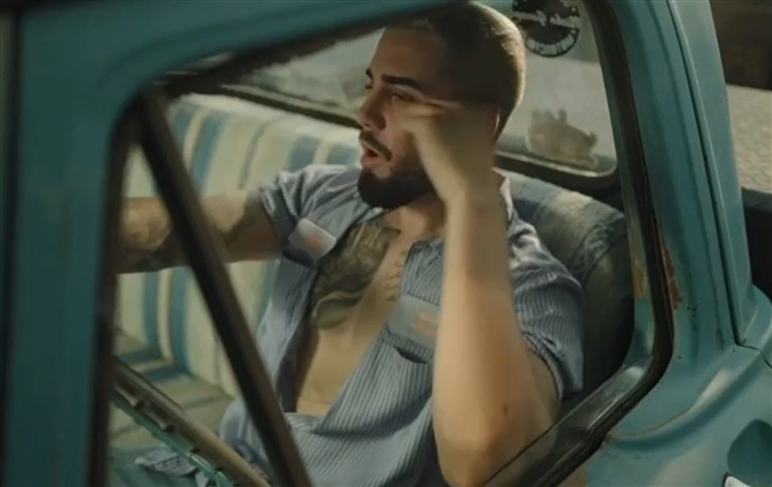 فيديو - محمد رمضان يستعين بكلمات والده الراحل ووصاياه له في أغنيته الجديدة