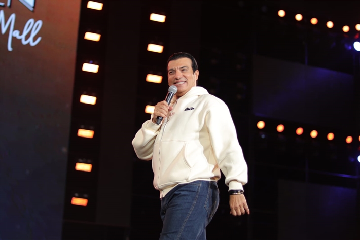 أعاد للجمهور ذكريات التسعينيات ... لقطات من حفل إيهاب توفيق بالقاهرة الجديدة