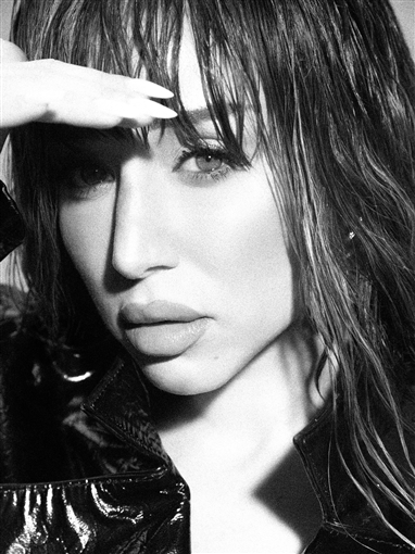 23 تصريحا لـ فرح الزاهد في من إمبارح للنهاردة : منة شلبي كتلة موهبة وهنا الزاهد الجمال وطلعت زكريا كا أبويا الثاني نفسي أقدم برنامج في الراديو