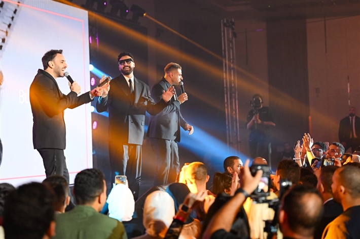 أهدوا أغنية فطومة لبعض الحضور ... لقطات من حفل واما في القاهرة الجديدة