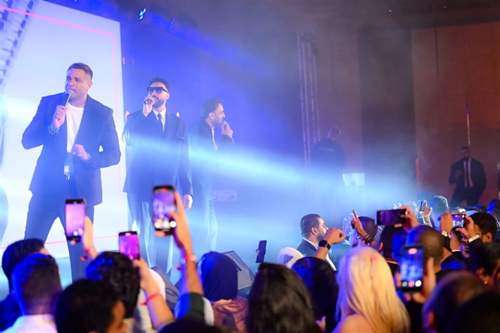 أهدوا أغنية فطومة لبعض الحضور ... لقطات من حفل واما في القاهرة الجديدة