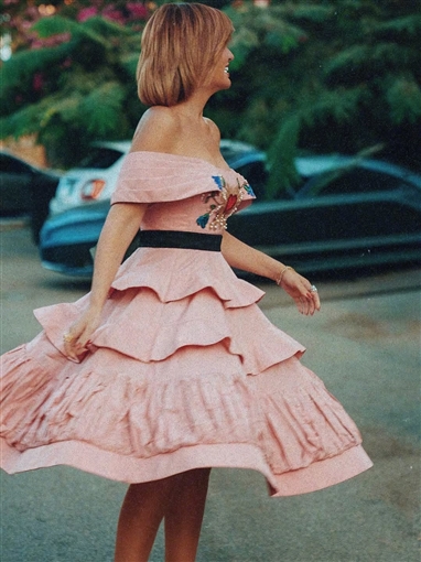 هنا شيحة تتألق في جلسة تصوير بروح السبعينيات بإطلالتها خلال عرض شكوى رقم 713317 بمهرجان القاهرة السينمائي