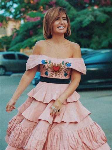 هنا شيحة تتألق في جلسة تصوير بروح السبعينيات بإطلالتها خلال عرض شكوى رقم 713317 بمهرجان القاهرة السينمائي