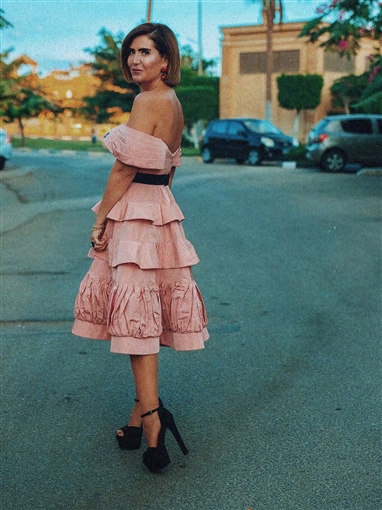 هنا شيحة تتألق في جلسة تصوير بروح السبعينيات بإطلالتها خلال عرض شكوى رقم 713317 بمهرجان القاهرة السينمائي