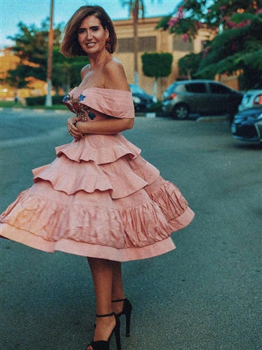 هنا شيحة تتألق في جلسة تصوير بروح السبعينيات بإطلالتها خلال عرض شكوى رقم 713317 بمهرجان القاهرة السينمائي