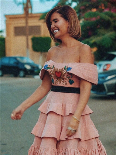 هنا شيحة تتألق في جلسة تصوير بروح السبعينيات بإطلالتها خلال عرض شكوى رقم 713317 بمهرجان القاهرة السينمائي