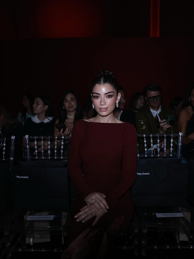 ليلى أحمد زاهر وأمينة خليل وجيسيكا حسام بين حضور عرض أزياء رامي قاضي