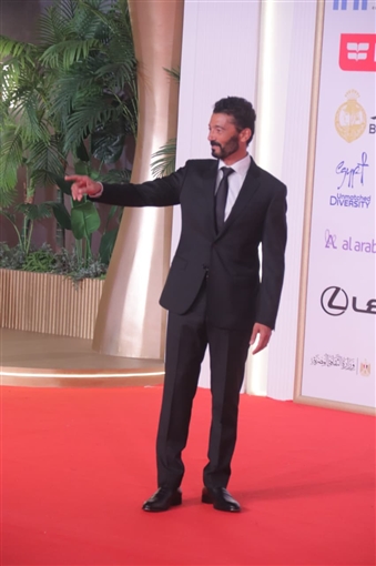 خالد النبوي ويسرا وحسين فهمي يحضرون عرض فيلم المهاجر بمهرجان القاهرة السينمائي