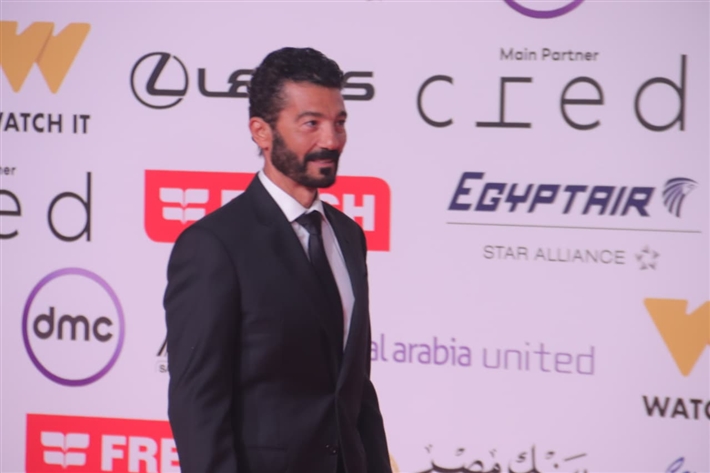 خالد النبوي ويسرا وحسين فهمي يحضرون عرض فيلم المهاجر بمهرجان القاهرة السينمائي