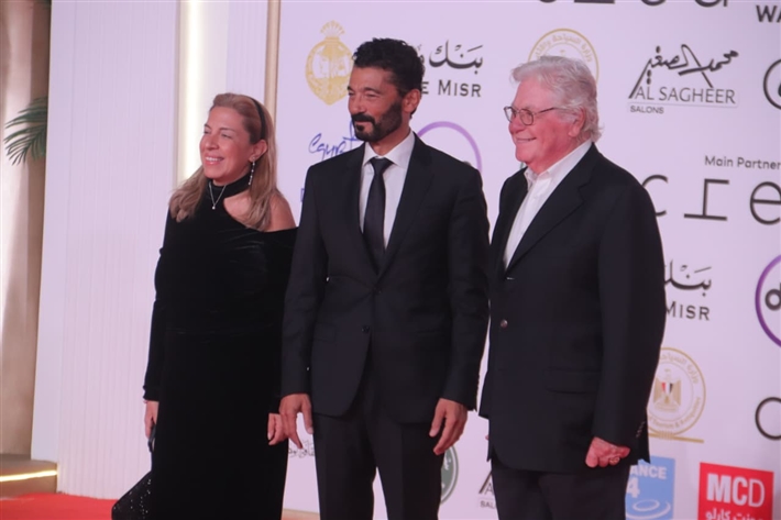 خالد النبوي ويسرا وحسين فهمي يحضرون عرض فيلم المهاجر بمهرجان القاهرة السينمائي