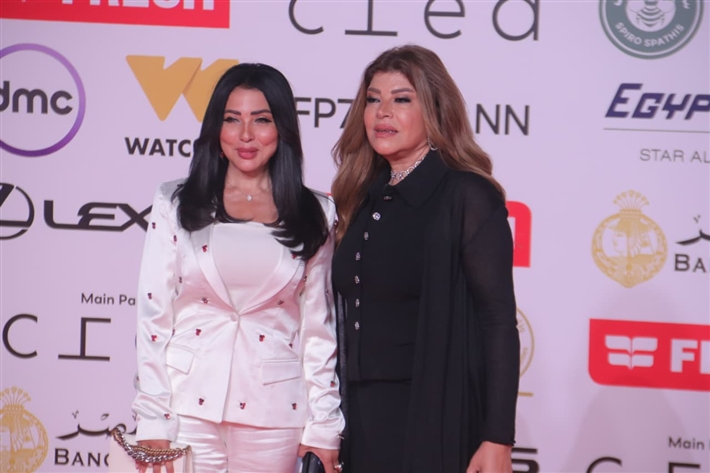 خالد النبوي ويسرا وحسين فهمي يحضرون عرض فيلم المهاجر بمهرجان القاهرة السينمائي