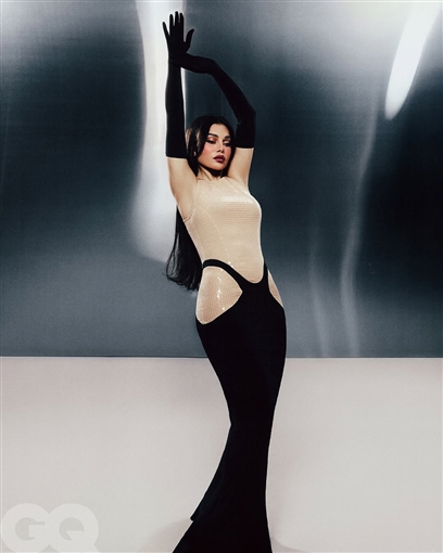 هيفاء وهبي تخطف الأنظار بجلسة تصوير جريئة لصالح مجلة GQ