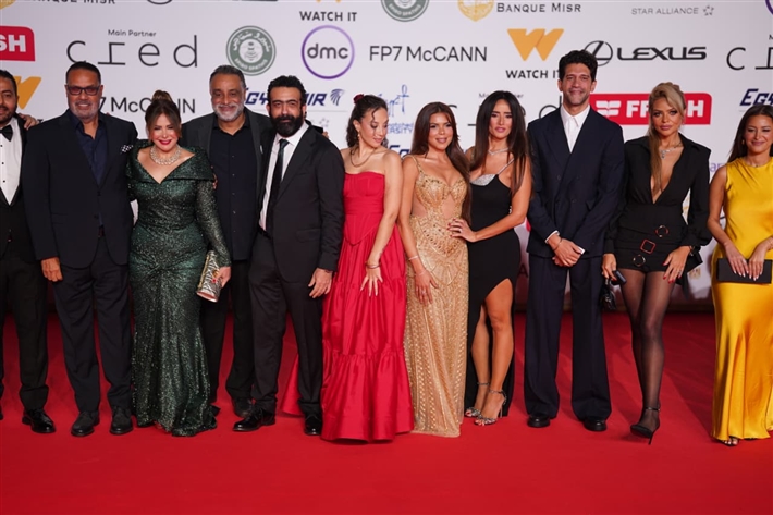 زينة وناهد السباعي ولقاء الخميسي من بينهم ... عرض فيلم بنات الباشا بمهرجان القاهرة السينمائي بحضور أبطاله ونجوم الفن