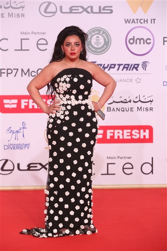 صابرين وإلهام شاهين وهنادي مهنا من بينهم ... النجوم يتألقون في عرض بنات الباشا بمهرجان القاهرة السينمائي