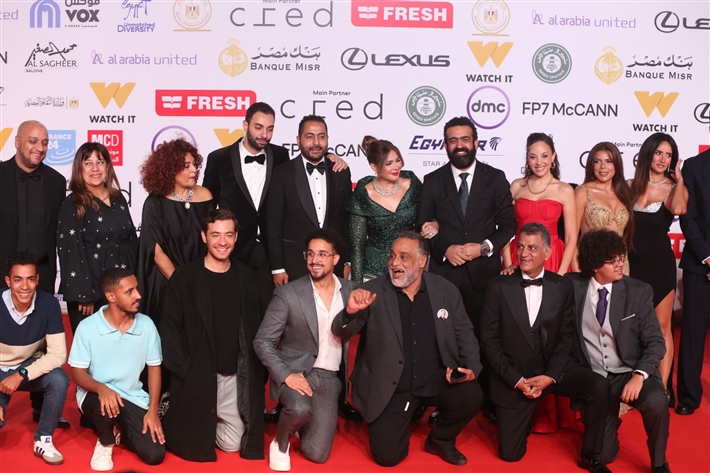 صابرين وإلهام شاهين وهنادي مهنا من بينهم ... النجوم يتألقون في عرض بنات الباشا بمهرجان القاهرة السينمائي