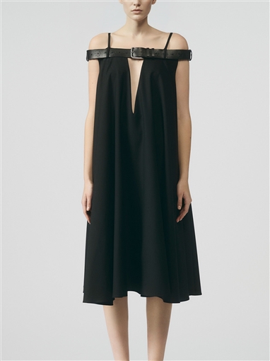  شرطة_الموضة: أمينة خليل بفستان واسع يناسب المرأة الحامل سعره 49 ألف جنيه أجرت عليه هذا التعديل