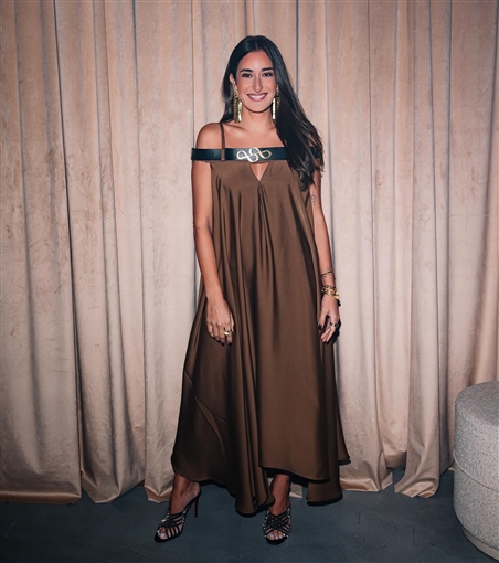  شرطة_الموضة: أمينة خليل بفستان واسع يناسب المرأة الحامل سعره 49 ألف جنيه أجرت عليه هذا التعديل