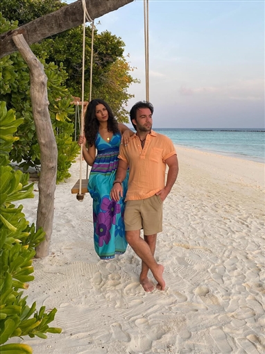 بصور رومانسية ... شريف رمزي يحتفل بعيد ميلاد زوجته ريهام ايمن