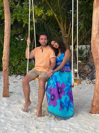 بصور رومانسية ... شريف رمزي يحتفل بعيد ميلاد زوجته ريهام ايمن