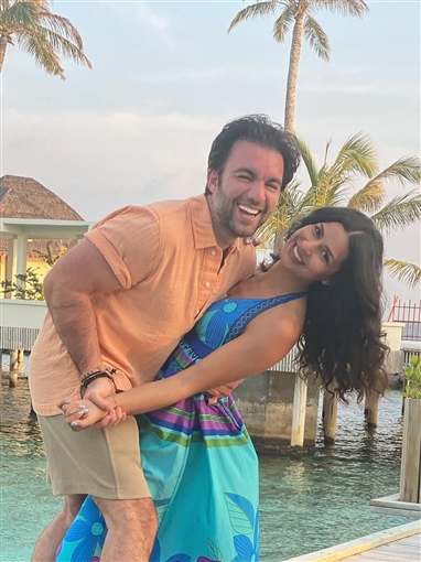 بصور رومانسية ... شريف رمزي يحتفل بعيد ميلاد زوجته ريهام ايمن