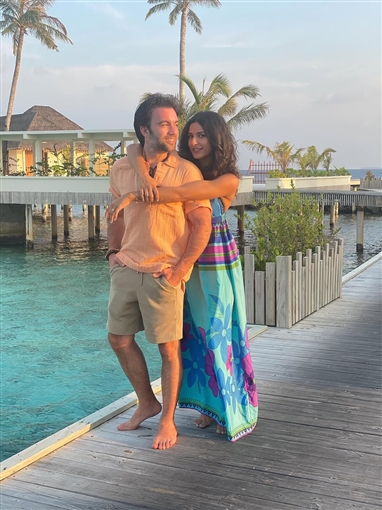 بصور رومانسية ... شريف رمزي يحتفل بعيد ميلاد زوجته ريهام ايمن