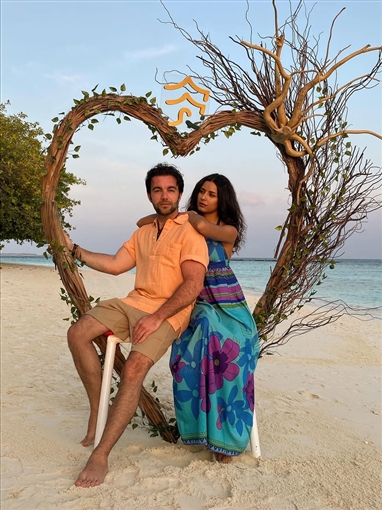 بصور رومانسية ... شريف رمزي يحتفل بعيد ميلاد زوجته ريهام ايمن