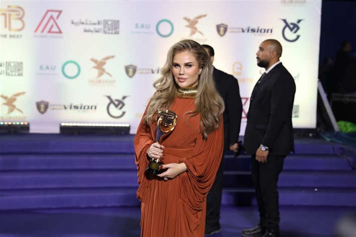 إلهام شاهين وليلى وملك أحمد زاهر وهشام جمال ونيكول سابا من بينهم ... تكريم نجوم الفن في مهرجان الأفضل 