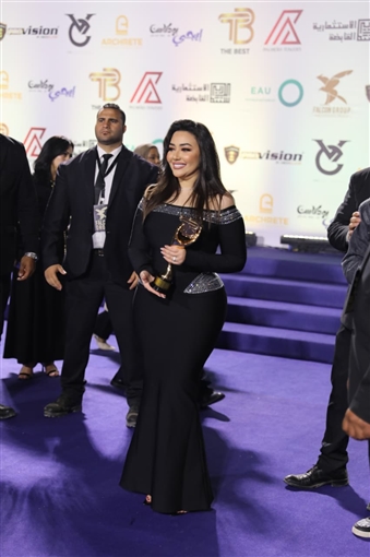 إلهام شاهين وليلى وملك أحمد زاهر وهشام جمال ونيكول سابا من بينهم ... تكريم نجوم الفن في مهرجان الأفضل 