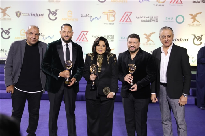 إلهام شاهين وليلى وملك أحمد زاهر وهشام جمال ونيكول سابا من بينهم ... تكريم نجوم الفن في مهرجان الأفضل 