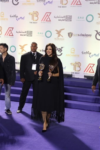 إلهام شاهين وليلى وملك أحمد زاهر وهشام جمال ونيكول سابا من بينهم ... تكريم نجوم الفن في مهرجان الأفضل 