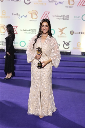 إلهام شاهين وليلى وملك أحمد زاهر وهشام جمال ونيكول سابا من بينهم ... تكريم نجوم الفن في مهرجان الأفضل 