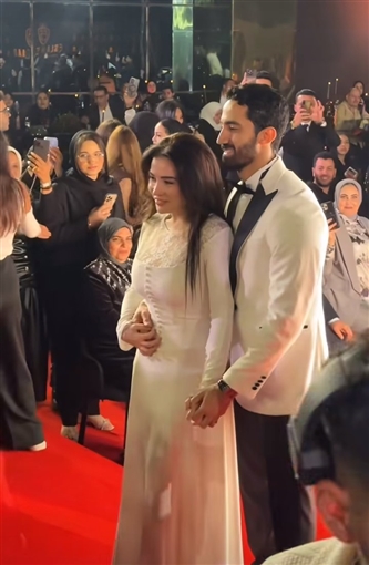 زغاريط وأفراح النجوم في أول ظهور لمي عز الدين مع زوجها أحمد تيمور في عرض أزياء إسلام سعد