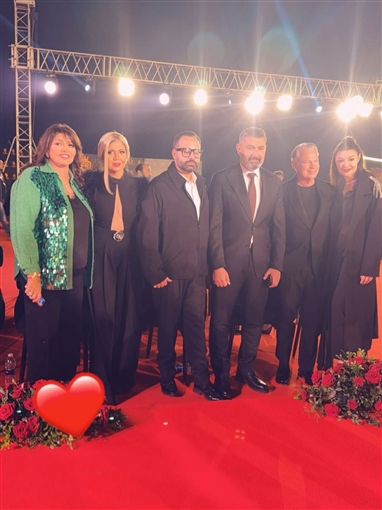 زغاريط وأفراح النجوم في أول ظهور لمي عز الدين مع زوجها أحمد تيمور في عرض أزياء إسلام سعد