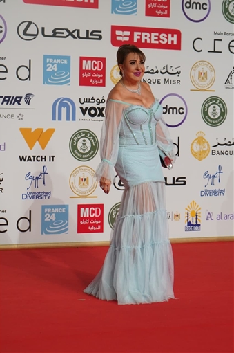 نسرين أمين ولقاء الخميسي ووئام مجدي من بينهم ... توافد النجوم على حفل ختام مهرجان القاهرة السينمائي