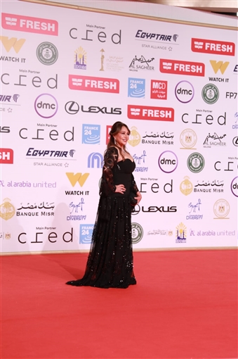 دينا فؤاد وهنا شيحة وبسمة والنجوم في حفل ختام مهرجان القاهرة السينمائي