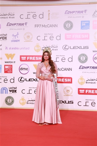 دينا فؤاد وهنا شيحة وبسمة والنجوم في حفل ختام مهرجان القاهرة السينمائي