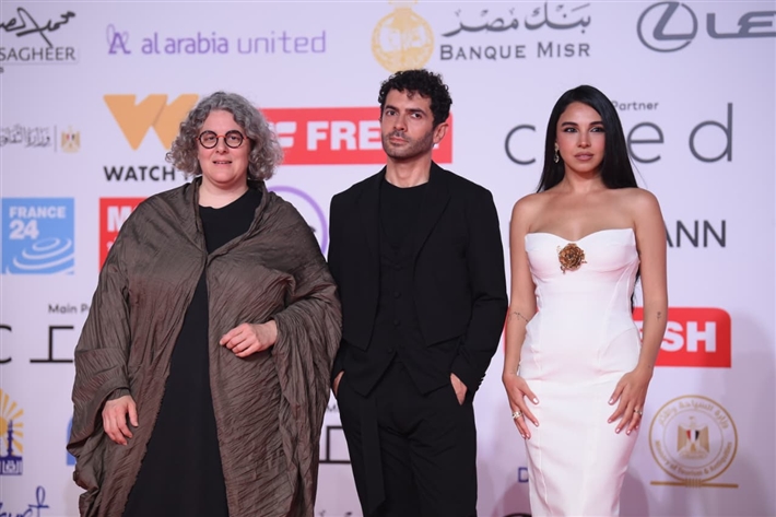  شرطة_الموضة: سلمى أبو ضيف بفستان من Sophie Couture يظهر رشاقتها سعره 114 ألف جنيه