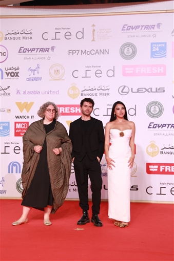  شرطة_الموضة: سلمى أبو ضيف بفستان من Sophie Couture يظهر رشاقتها سعره 114 ألف جنيه