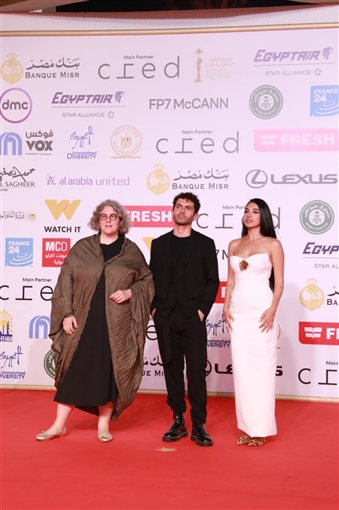  شرطة_الموضة: سلمى أبو ضيف بفستان من Sophie Couture يظهر رشاقتها سعره 114 ألف جنيه