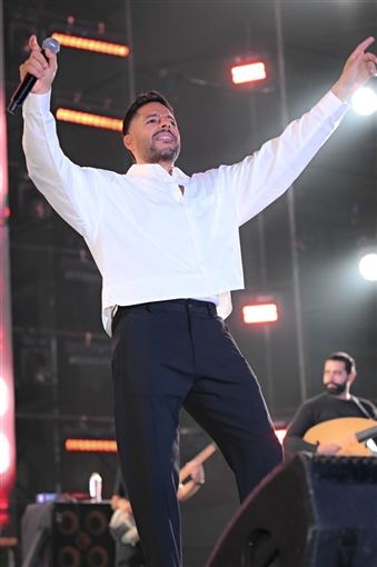 بدأها بـ نفسى ابقي جنبه ... ليلة غنائية ساهرة لـ محمد حماقي بين طلاب الأكاديمية البحرية