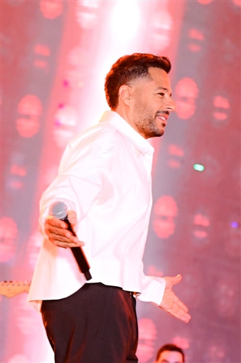 بدأها بـ نفسى ابقي جنبه ... ليلة غنائية ساهرة لـ محمد حماقي بين طلاب الأكاديمية البحرية