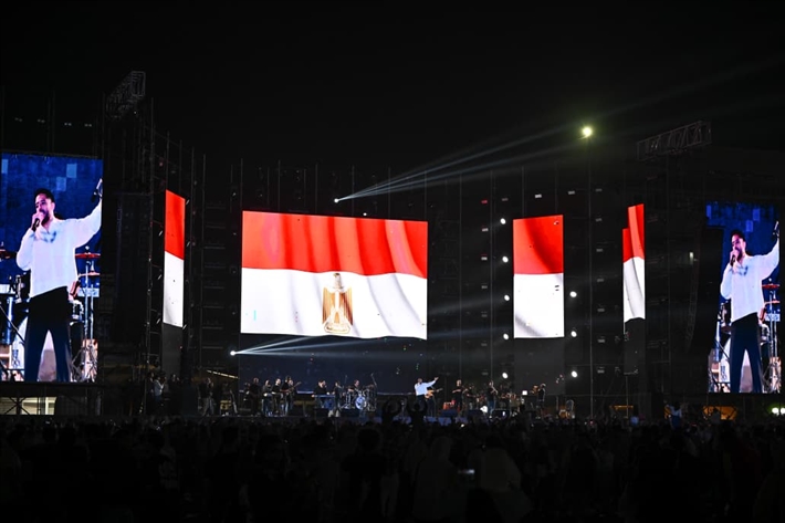 بدأها بـ نفسى ابقي جنبه ... ليلة غنائية ساهرة لـ محمد حماقي بين طلاب الأكاديمية البحرية